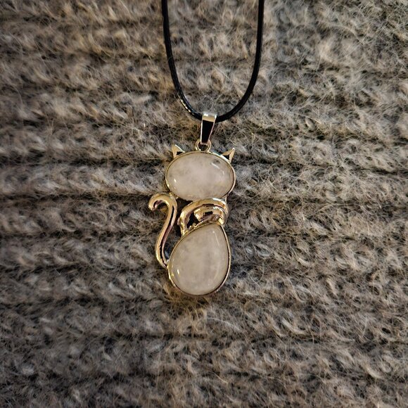 COPY - NWOT, white quartz gemstone cat pendant, silver plate, artisan, unisex - Picture 4 of 4